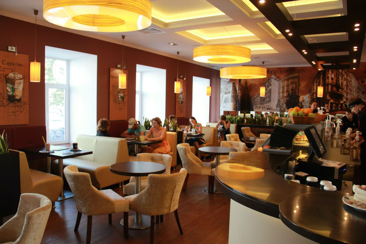 Основной зал — Кофишоп Кампани на улице Коммуны