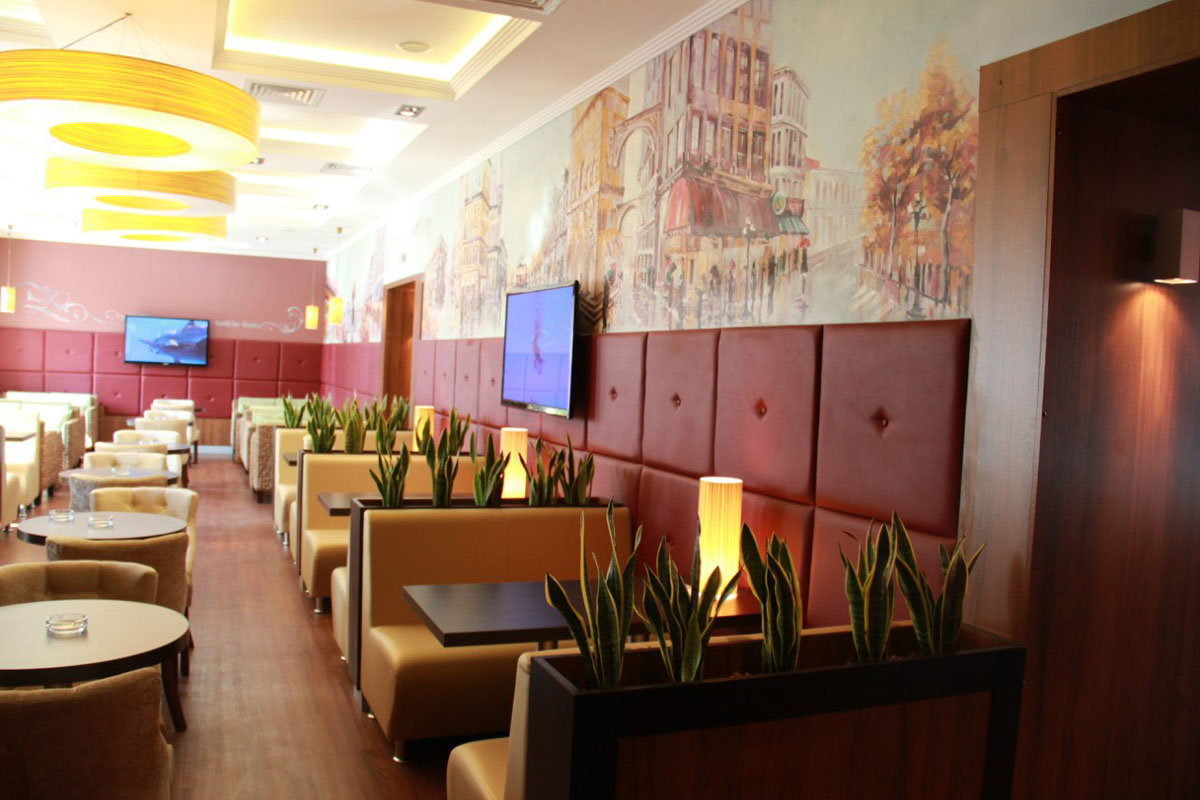 Основной зал — Кофишоп Кампани на улице Коммуны