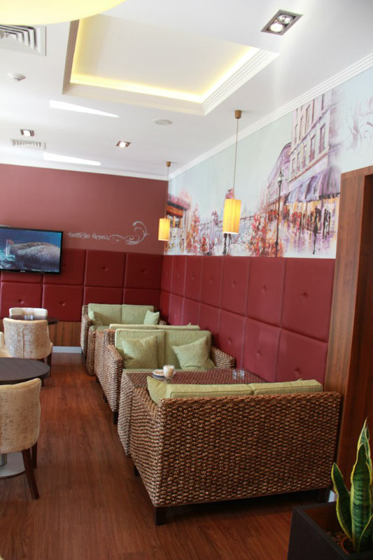 Основной зал — Кофишоп Кампани на улице Коммуны