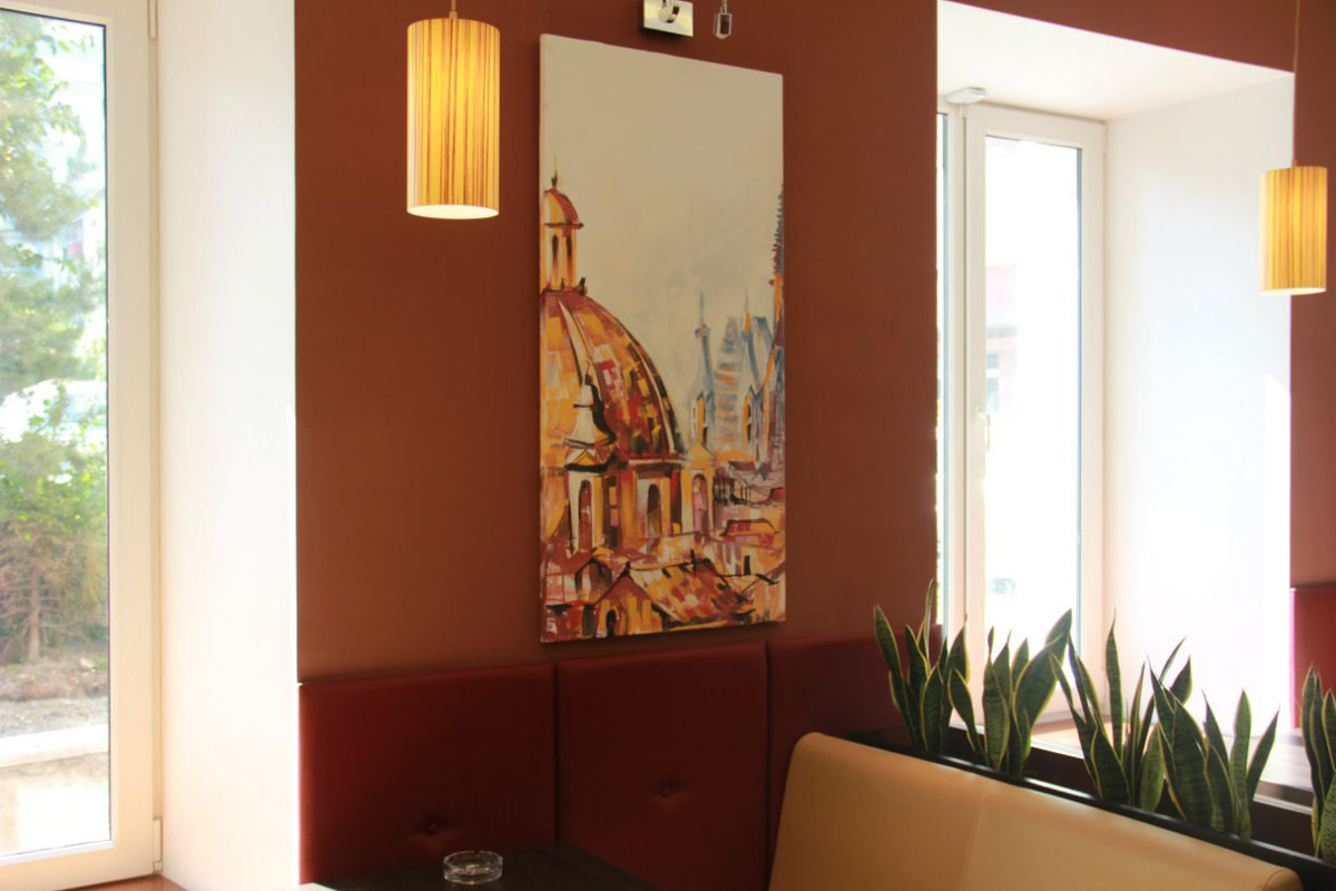 Основной зал — Кофишоп Кампани на улице Коммуны