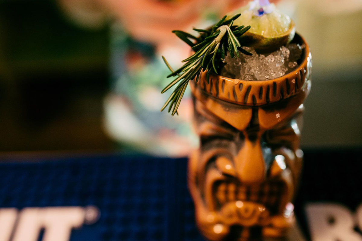 Основной зал — Огана Тики Бар