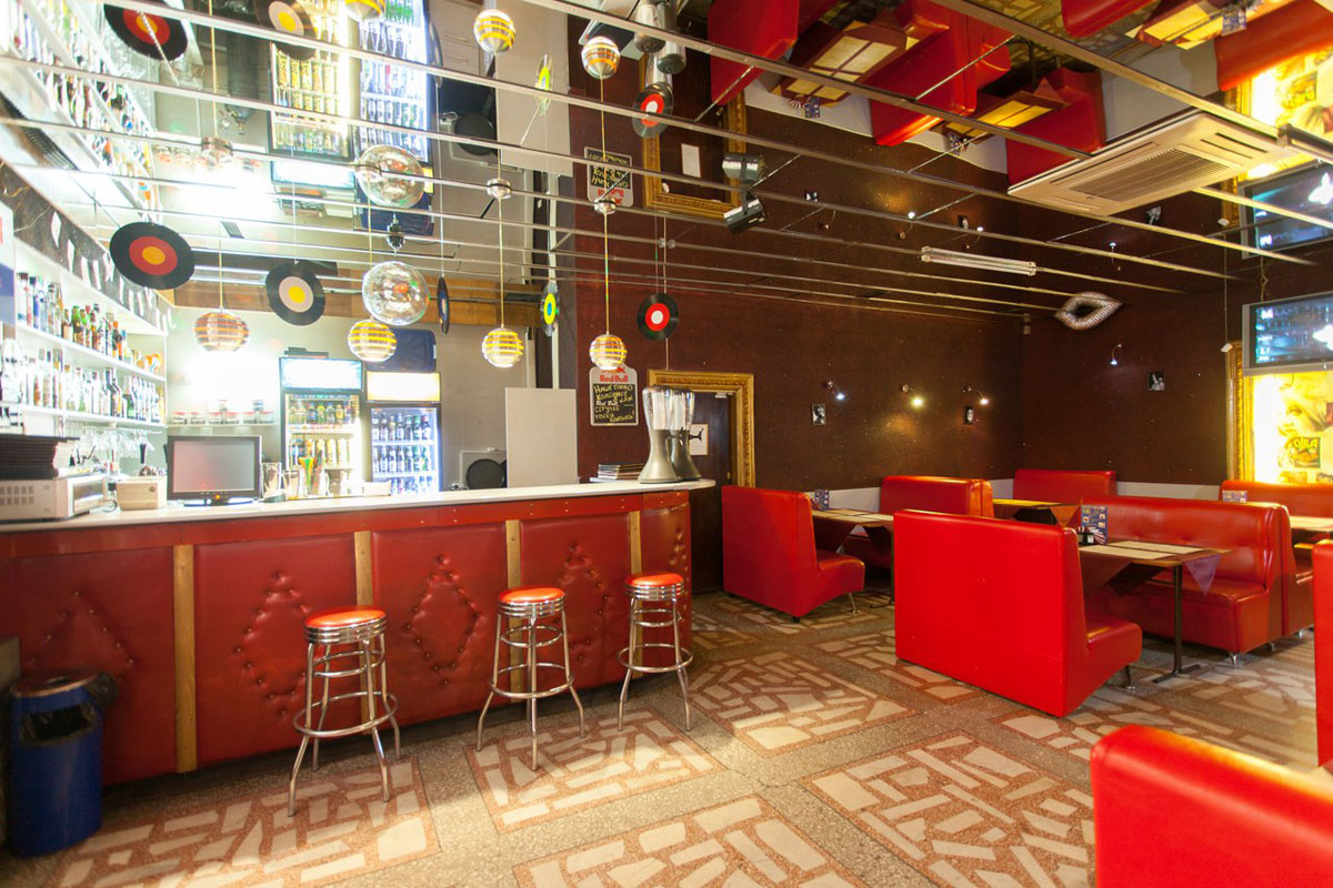 Караоке зал — Диско 80х