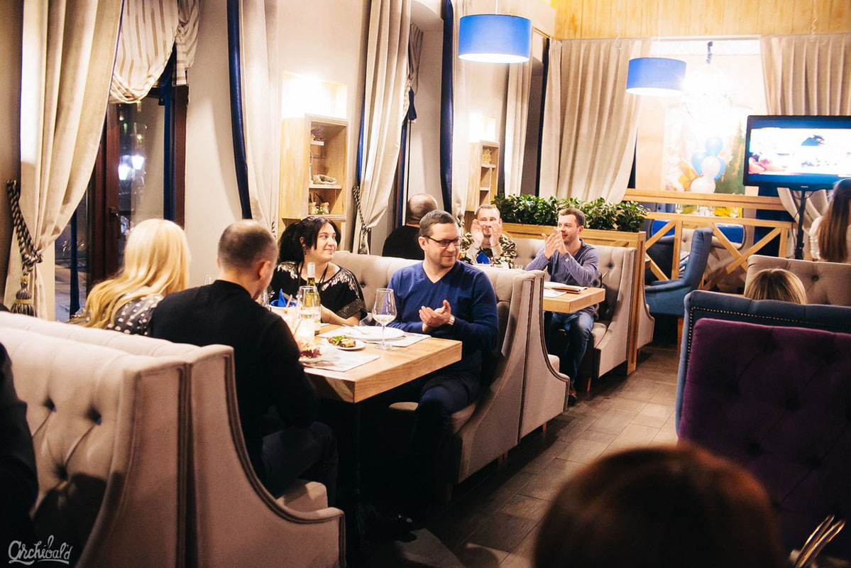 Основной зал — Родня