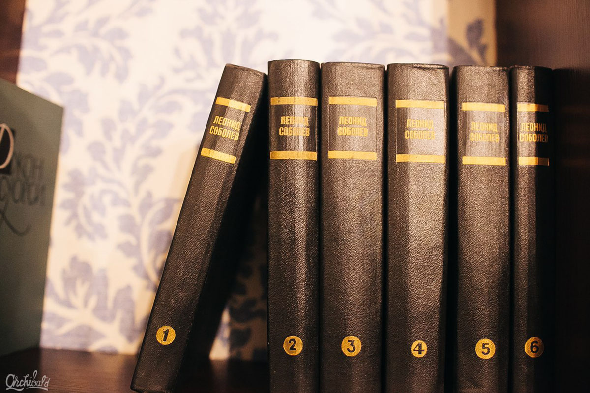 Основной зал — Родня