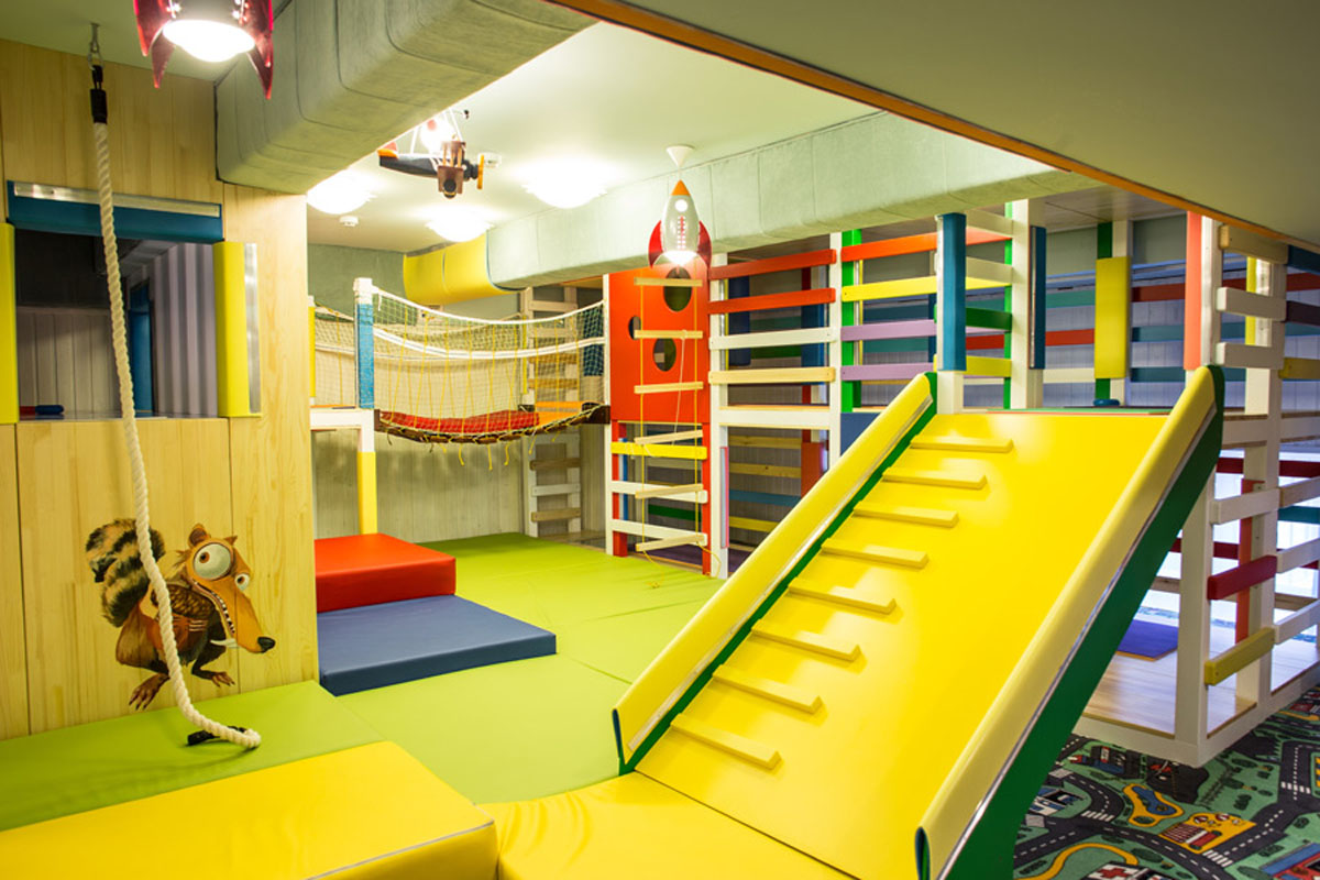 Основной зал — Ресторан средиземноморской кухни Белочка