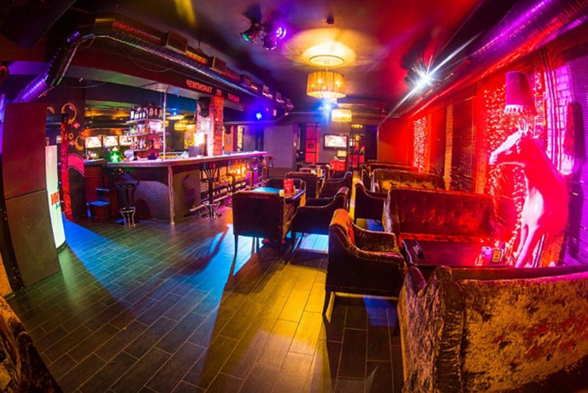 Основной зал — Танцевальный бар и караоке Мит Поинт на улице Кирова