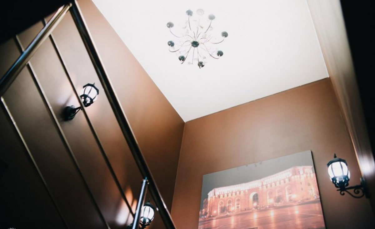 Основной зал — Старый Ереван на улице Энгельса