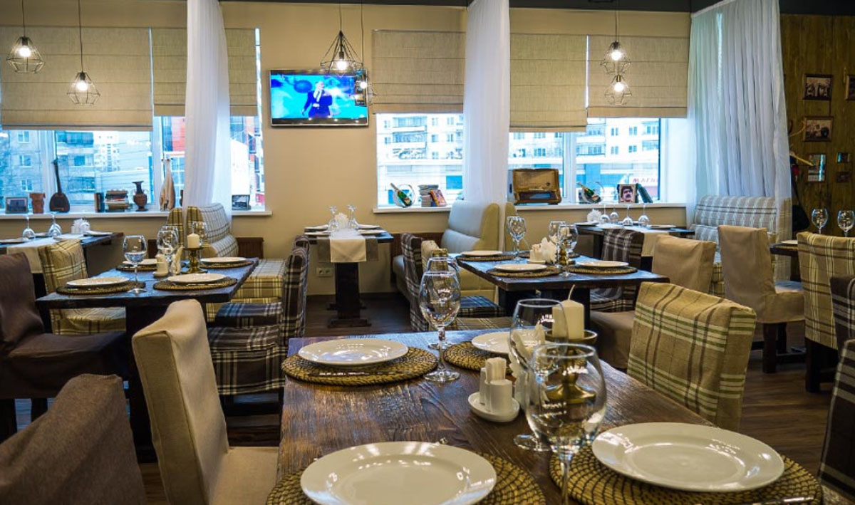 Основной зал — Старый Ереван на улице Молодогвардейцев