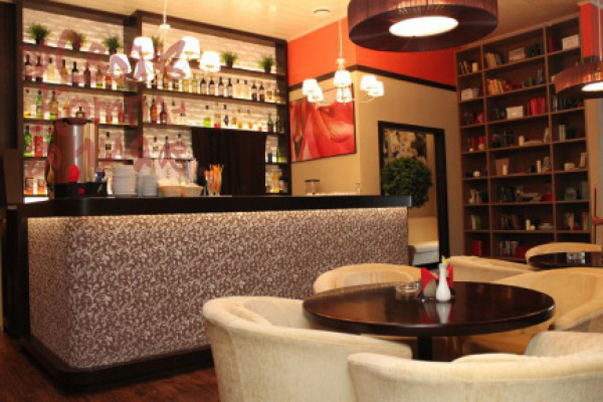 Основной зал — Ресторан Своя Компания на Свердловском проспекте