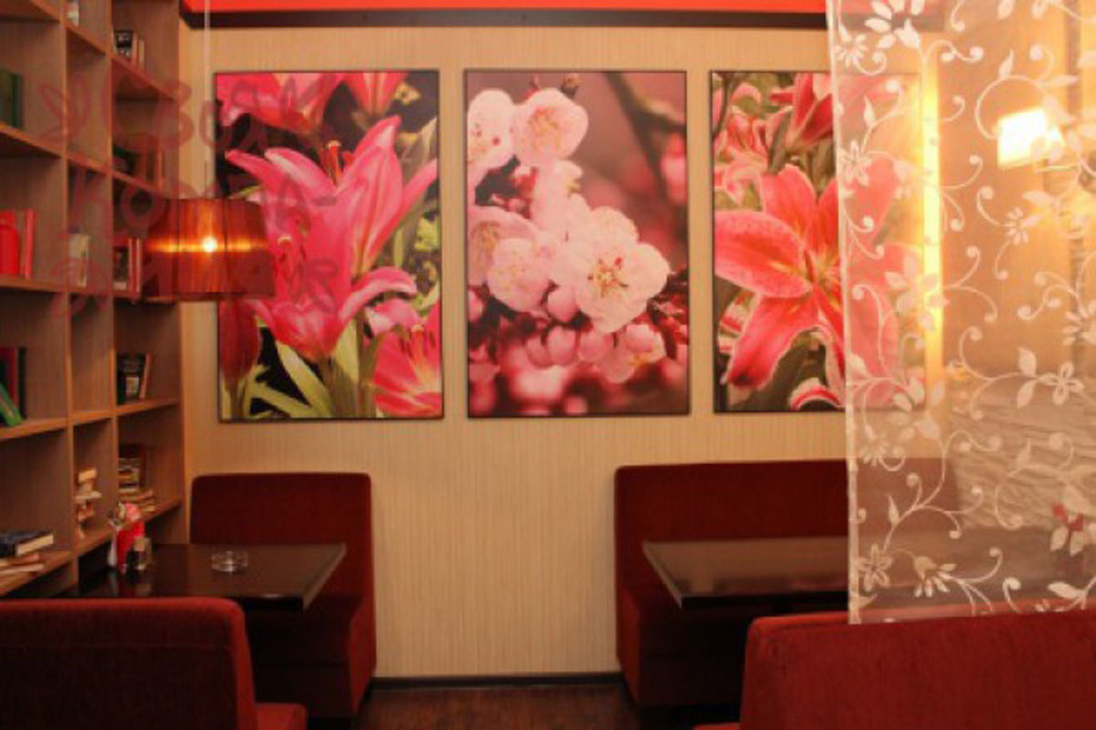 Основной зал — Ресторан Своя Компания на Свердловском проспекте