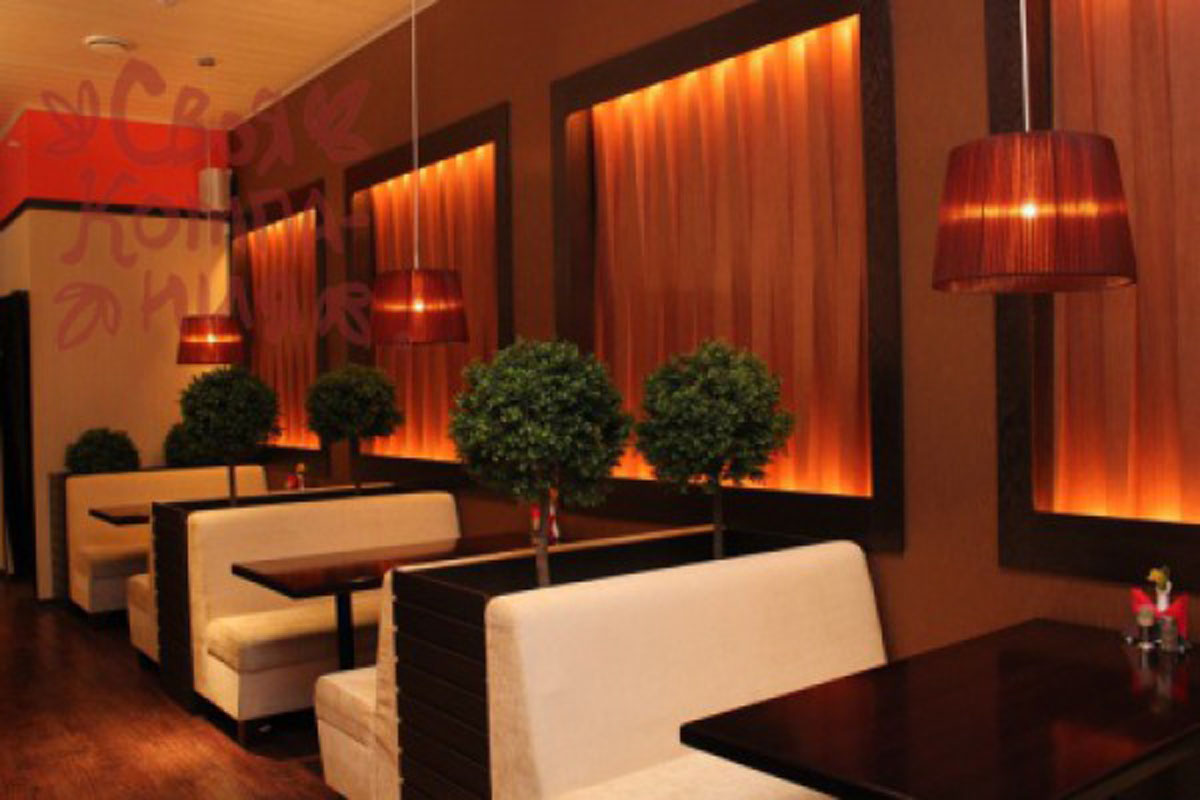 Основной зал — Ресторан Своя Компания на Свердловском проспекте