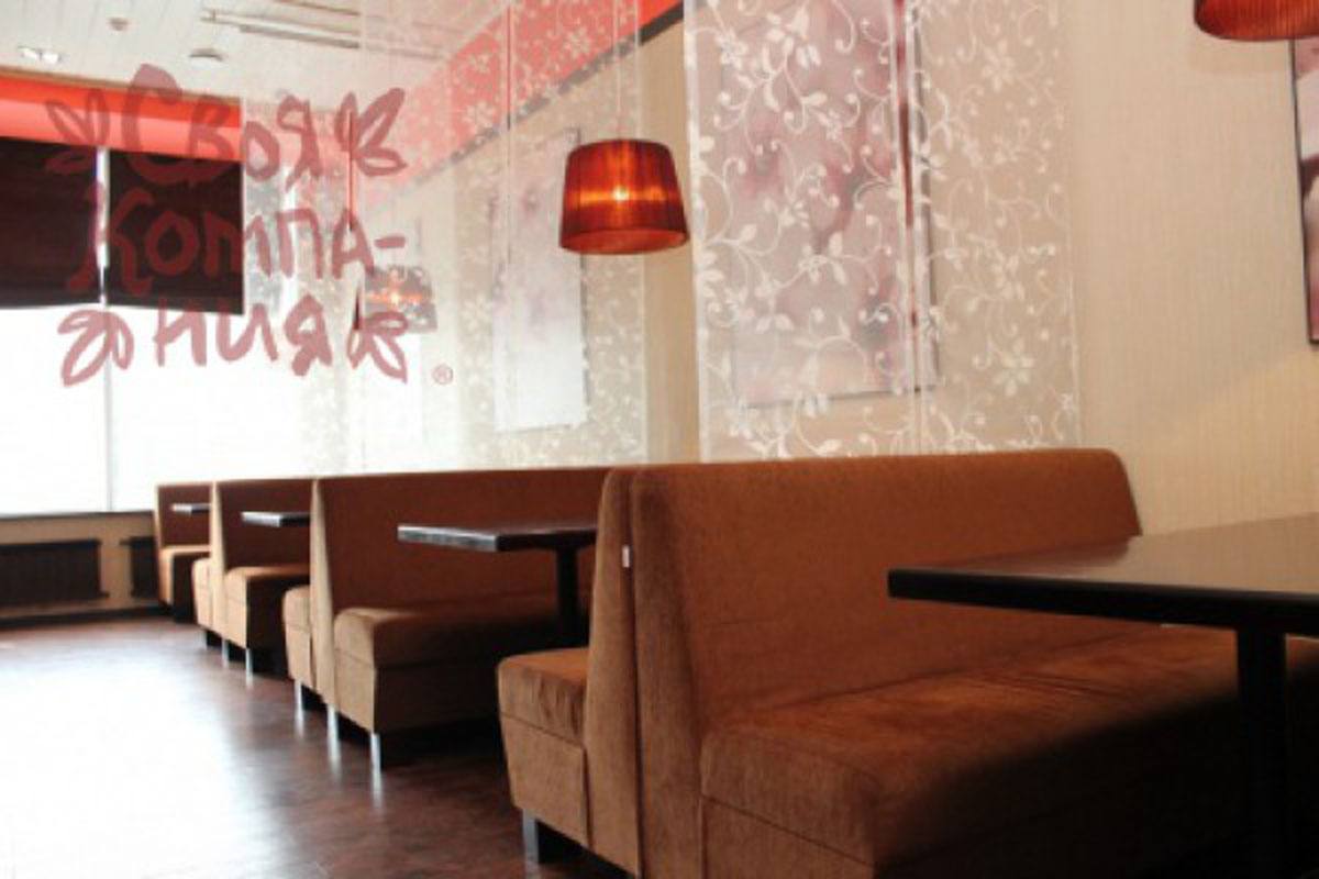 Основной зал — Ресторан Своя Компания на Свердловском проспекте