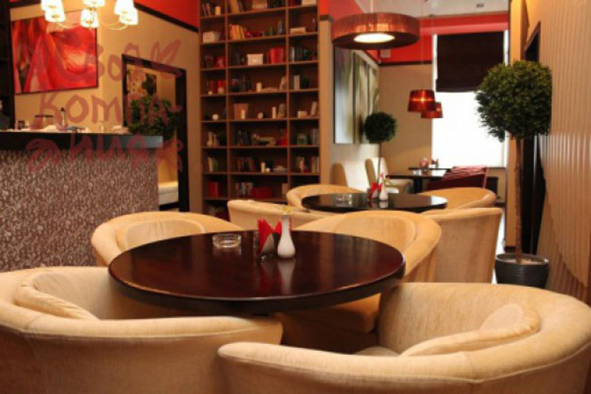 Основной зал — Ресторан Своя Компания на Свердловском проспекте