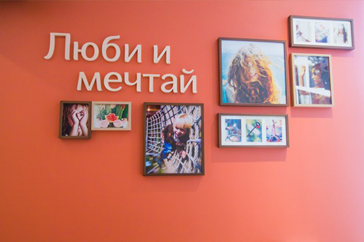 Основной зал — Ресторан Своя Компания на Комсомольском проспекте