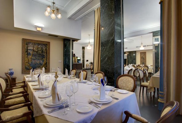 Логотип Полянка Арт Холл