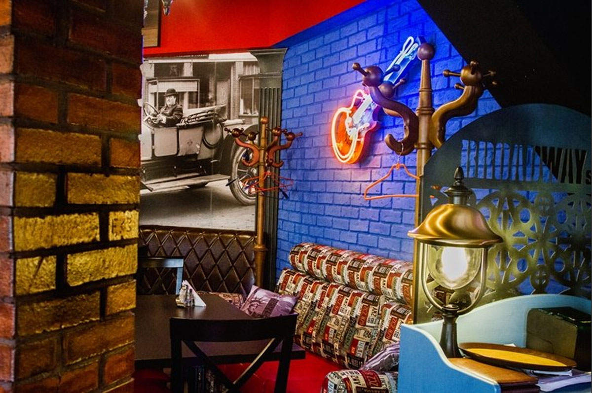 Основной зал — Бродвей стрит