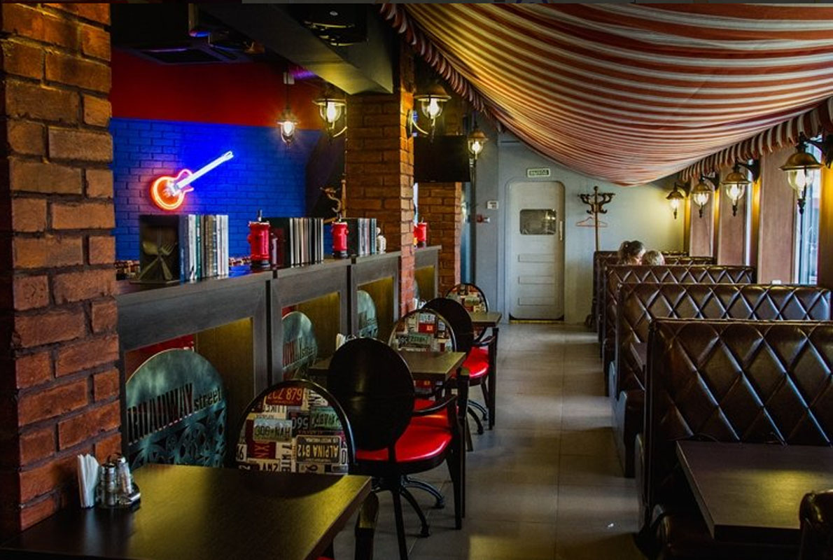 Основной зал — Бродвей стрит