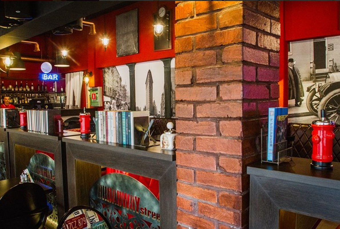 Основной зал — Бродвей стрит