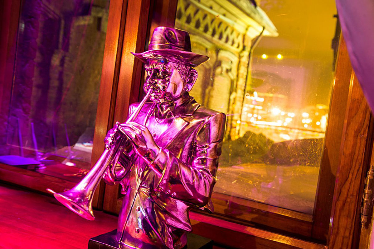 Основной зал — Бар Потерянное общество