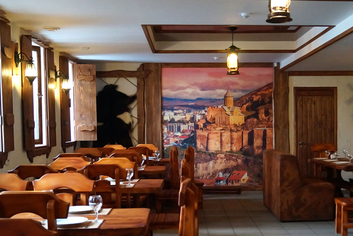 Основной зал — Кафе Маленькая Грузия
