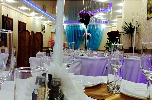 Restaurant Serenade, Основной зал — фото