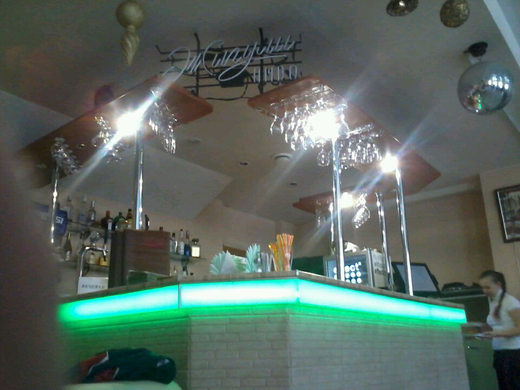 Основной зал — Кафе People