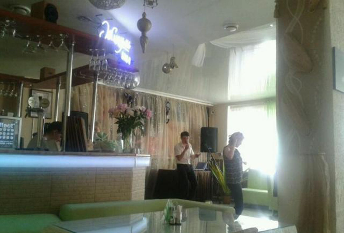 Основной зал — Кафе People