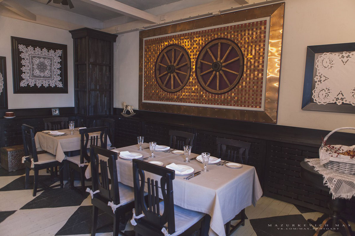 Основной зал — Купеческий двор
