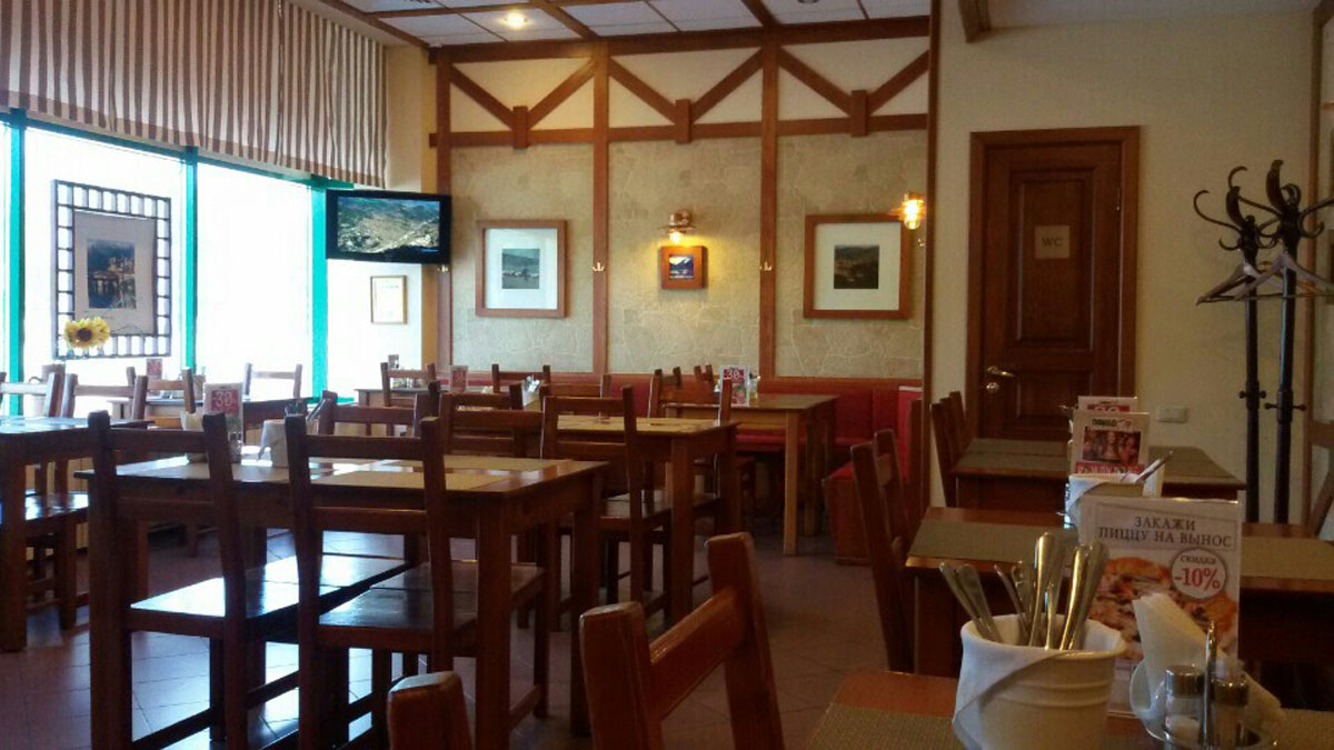 Основной зал — Пиццерия Помидор на улице Горького