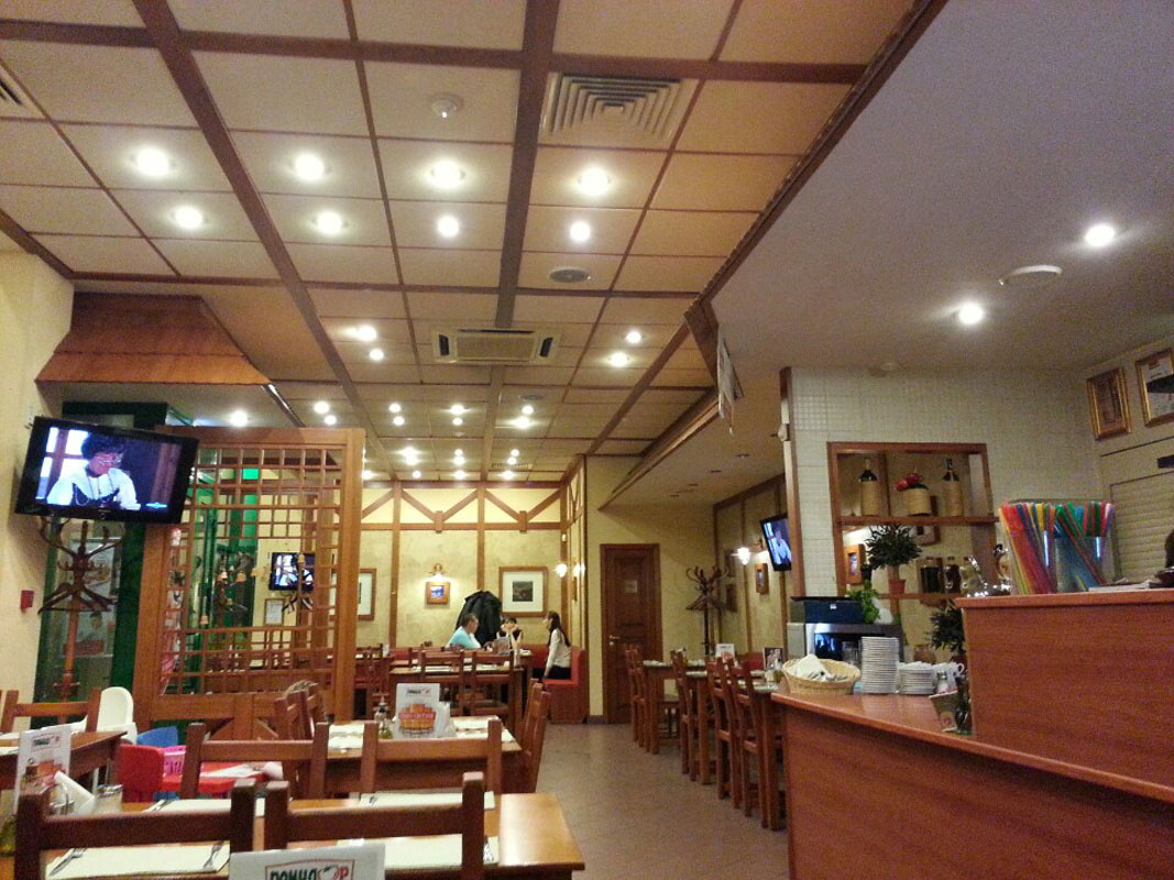 Основной зал — Пиццерия Помидор на улице Горького