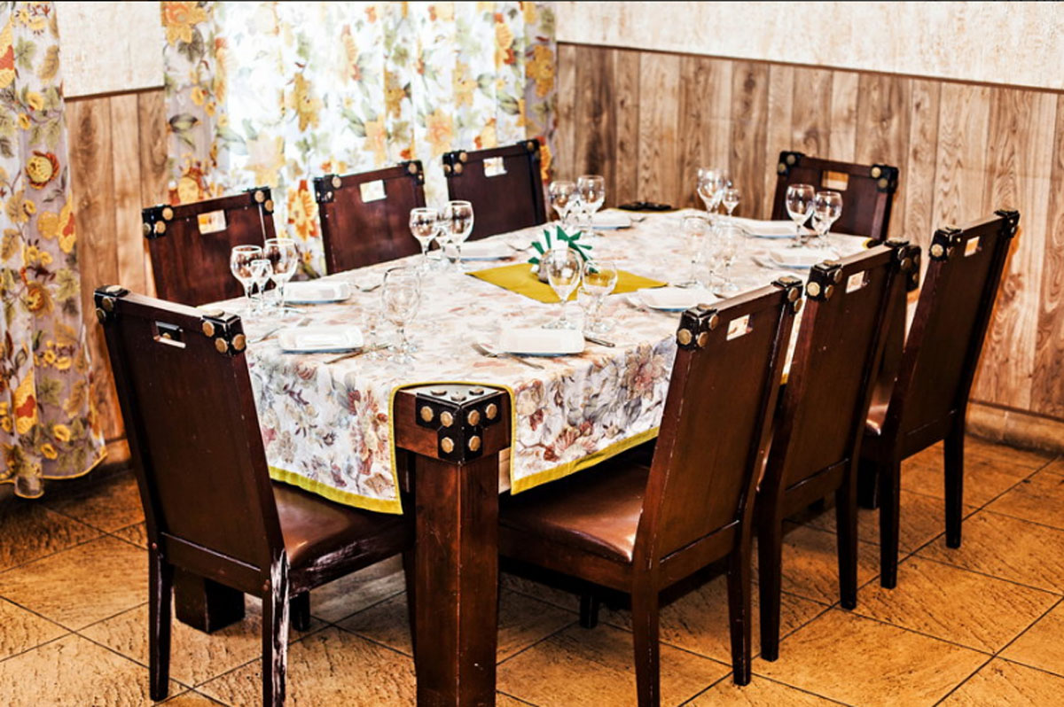 Основной зал — Гриль-бар Мирный