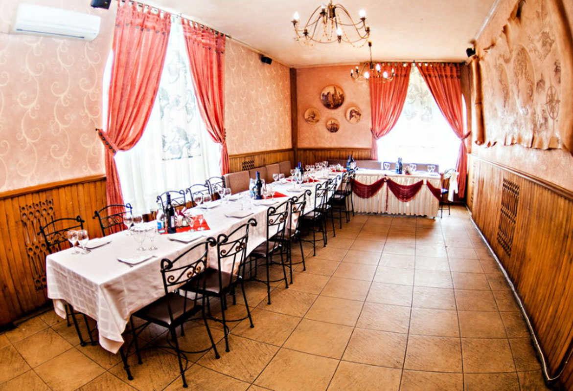 Основной зал — Гриль-бар Мирный