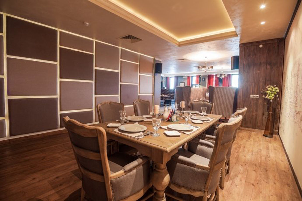 Основной зал — The Rules премиум-ресторан