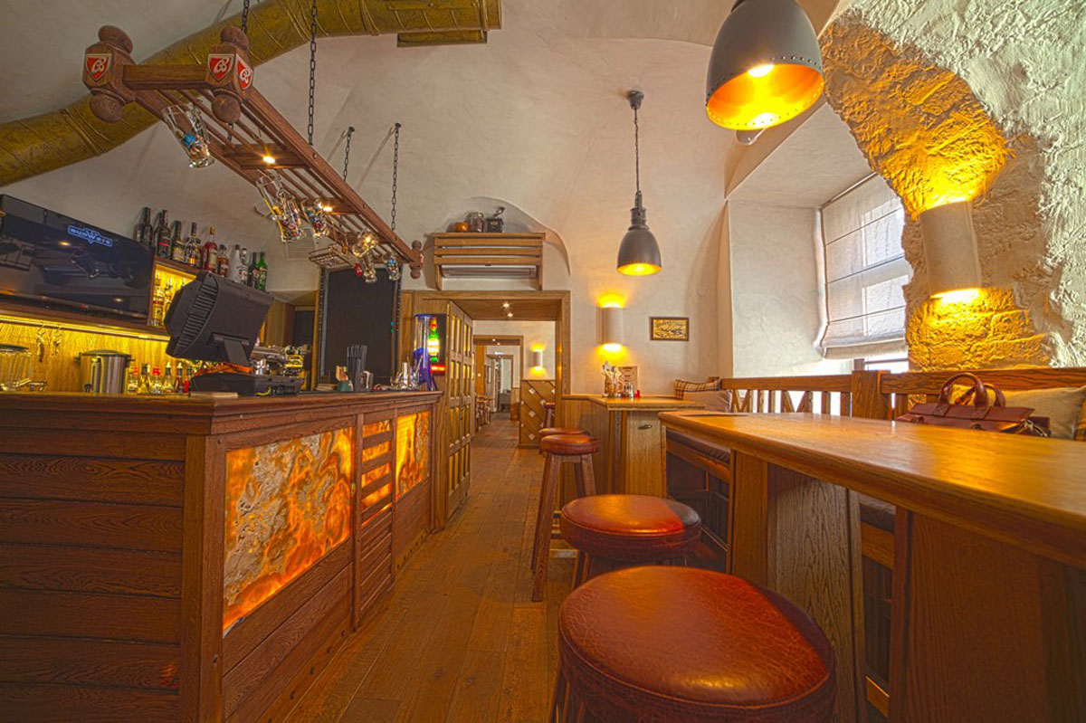 Основной зал — Будвайз бар