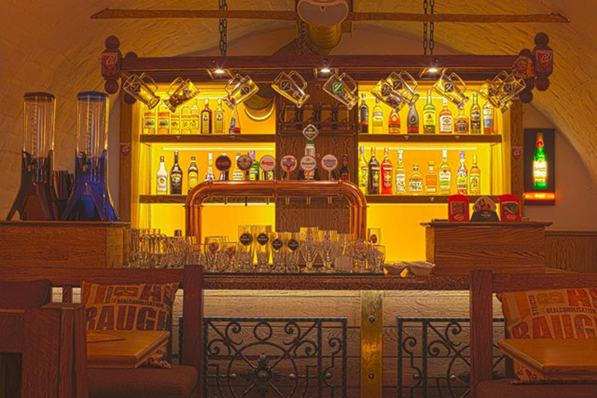 Основной зал — Будвайз бар