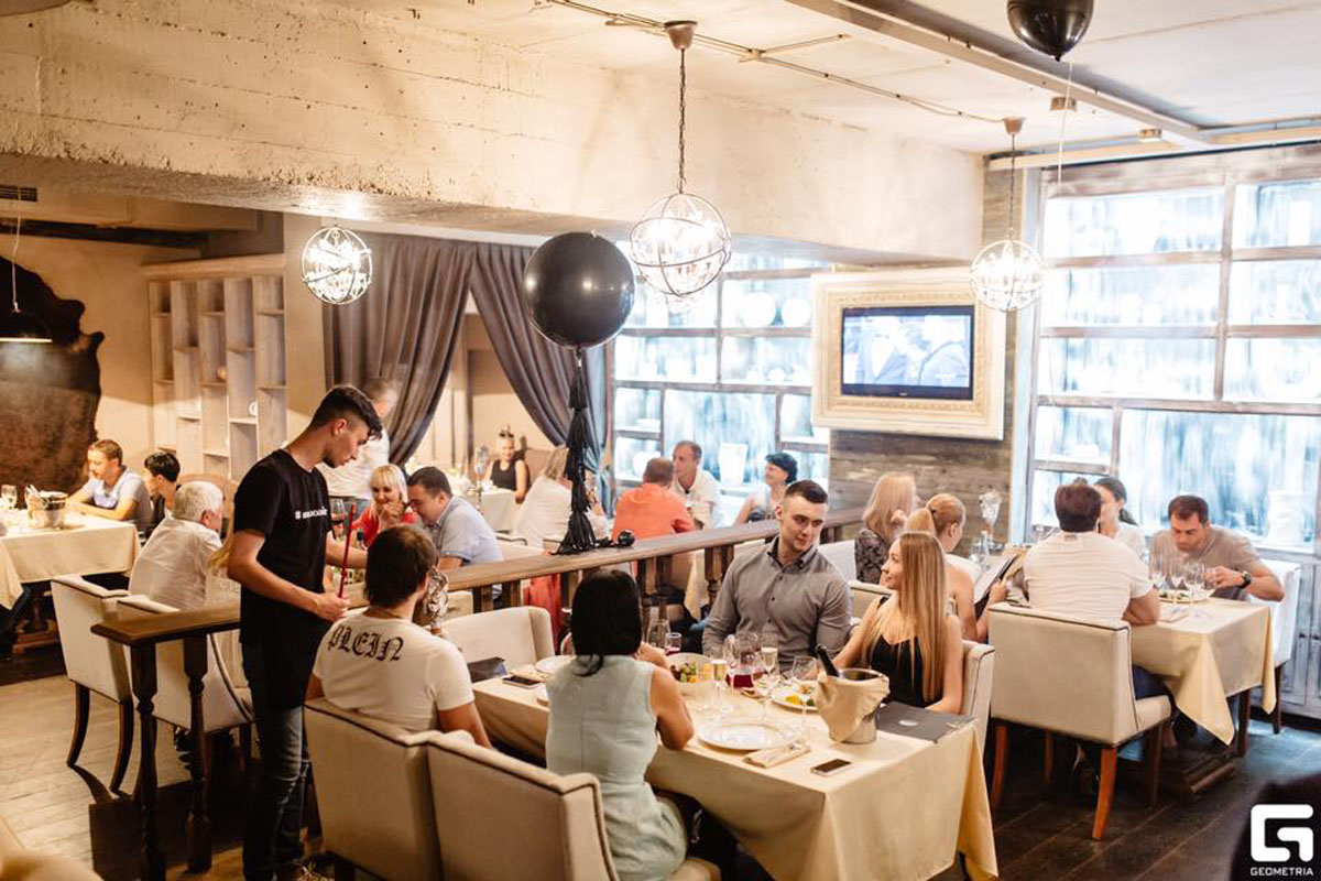 Основной зал — Мамонтс Бар