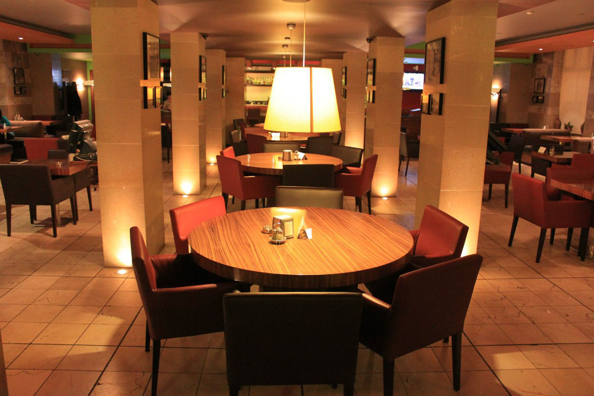 Основной зал — Кафе Кактус