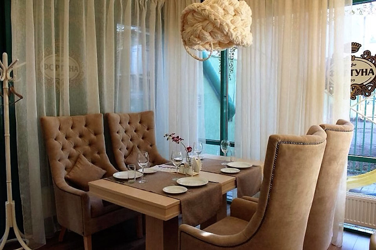 Основной зал — Кафе Фортуна