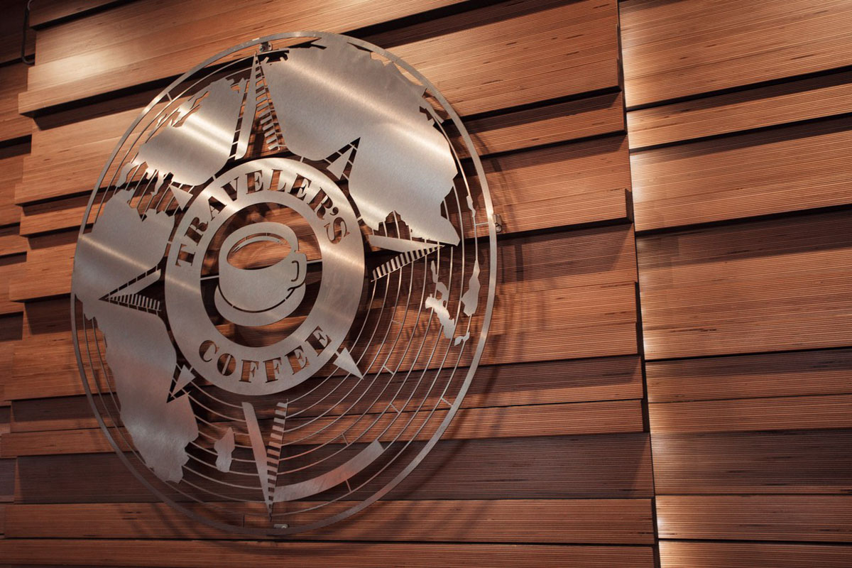 Основной зал — Кофейня Трэвелерс Кофи на Новоторжской улице