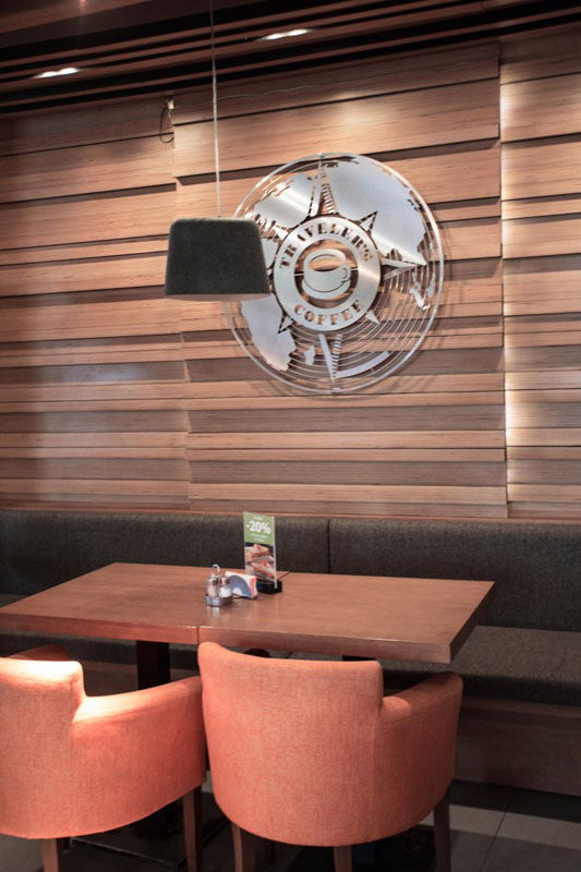 Основной зал — Кофейня Трэвелерс Кофи на Новоторжской улице