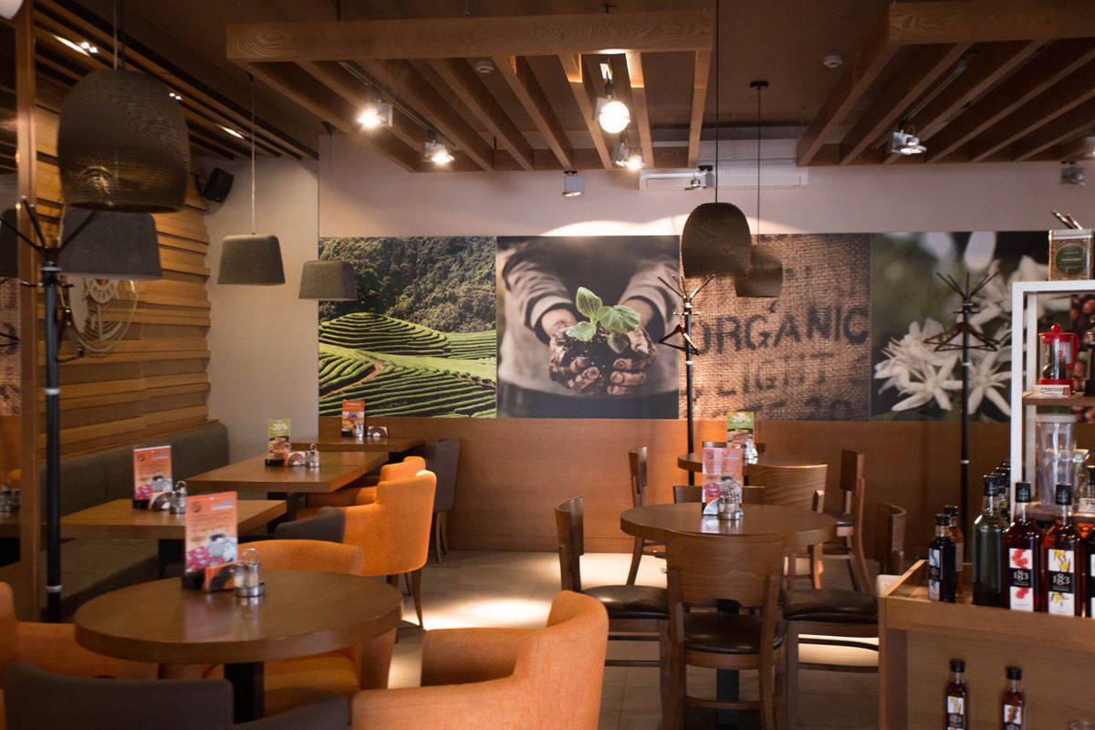 Основной зал — Кофейня Трэвелерс Кофи на Новоторжской улице