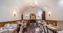 Караоке-бар — интерьер зала