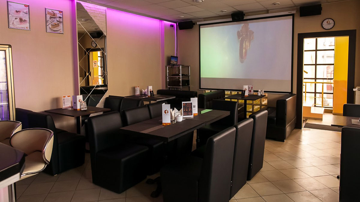 Основной зал — Развлекательный клуб кафе Первый 