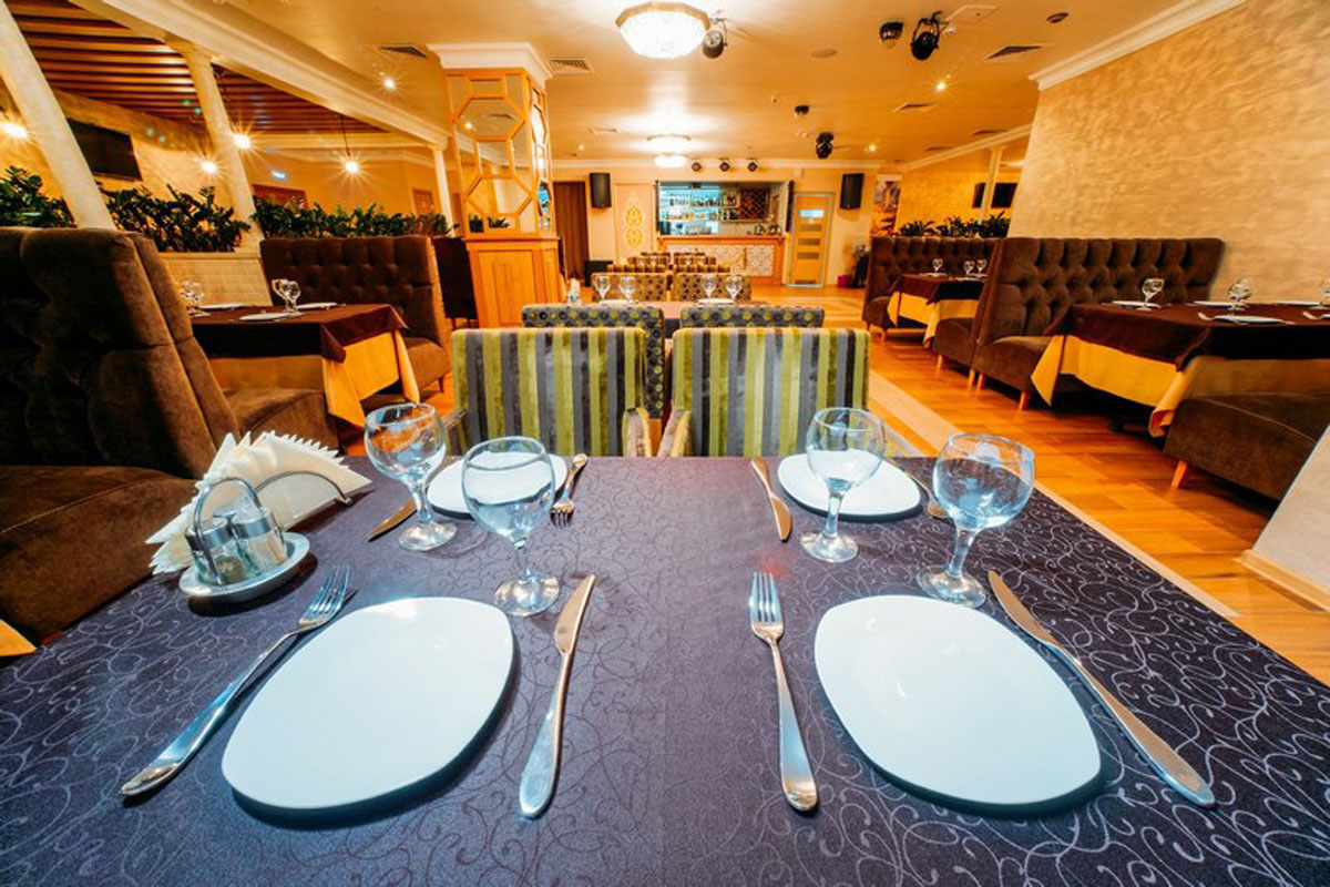 Основной зал — Ресторан Баклажан