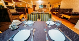 Основной зал — интерьер зала