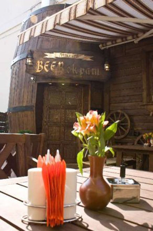 Основной зал — Пивной паб Beerократ на улице Трёхсвятская