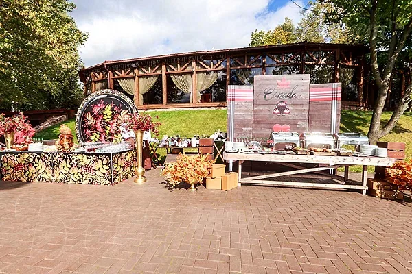 Прилегающая территория — Загородный клуб ЗаВидное, Москва