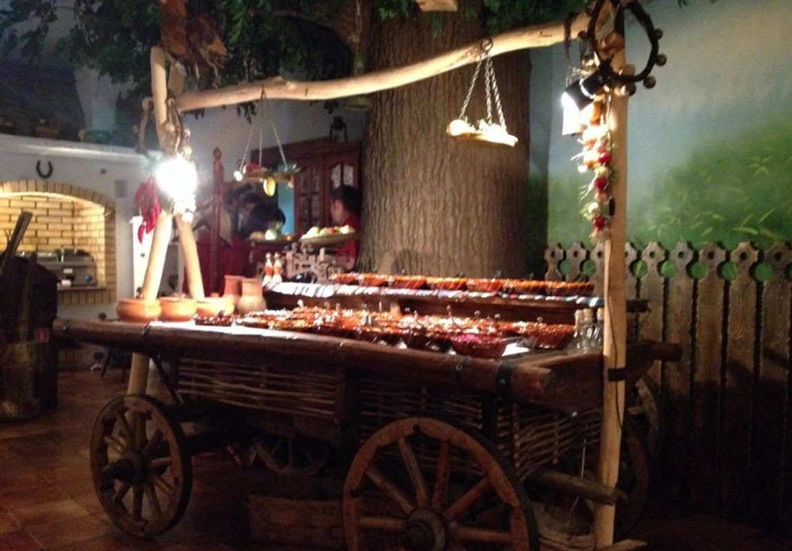 Основной зал — Трактир Ёлки