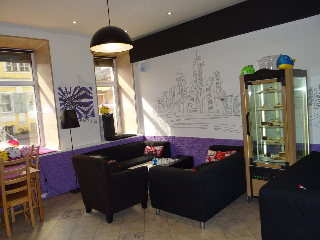 Основной зал — Друзья Джонни