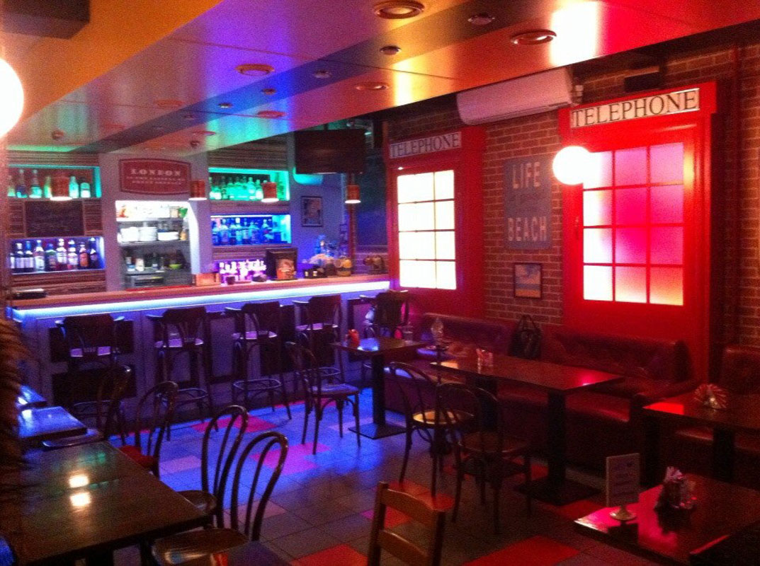 Основной зал — Друзья Джонни